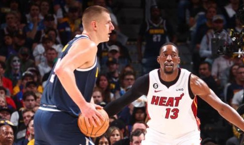 B体育官网-超级苦主！掘金连续5年常规赛横扫热火 近15战14胜