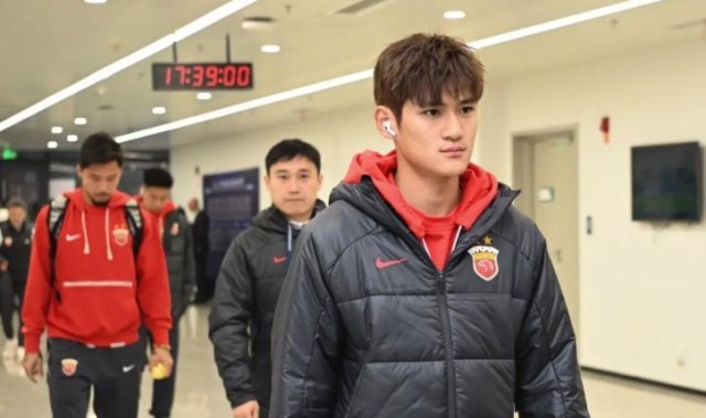 刘祝润已跟着上港冬训，为何还有球迷看好他离队，再次来英博效力