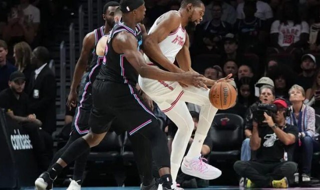 B体育下载-火箭输给热：乌度卡又输斯波教练