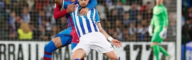 巴萨后卫全伤险丢胜局，稳住敏感西超席位